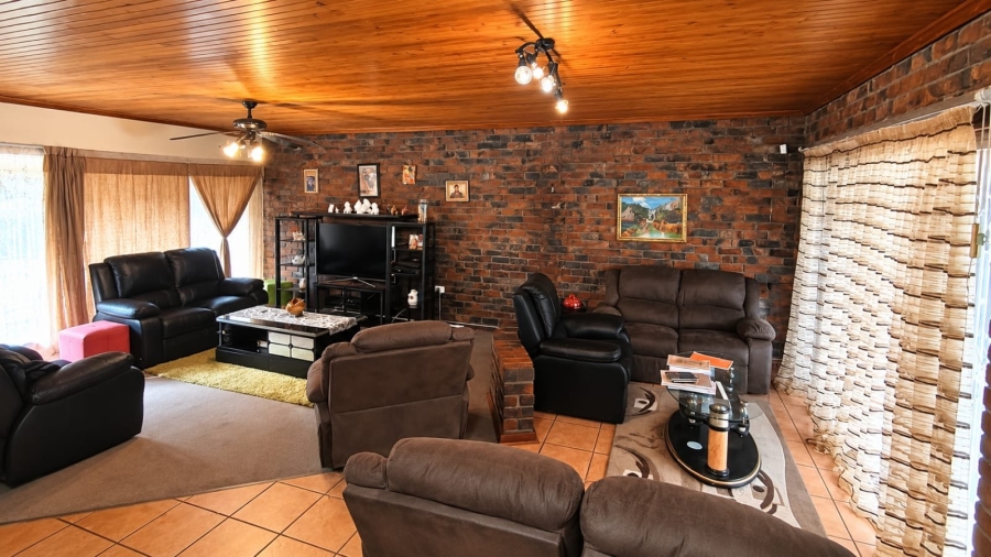 4 Bedroom Property for Sale in Pellissier Free State